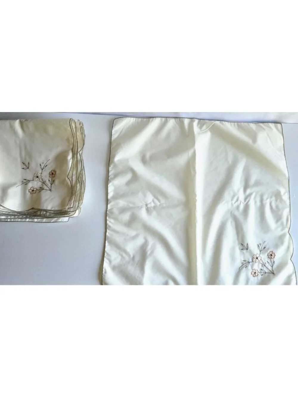 Set of 8 Cream Cloth Dinner Napkins Gold Embroidered Flowers Scalloped Edges